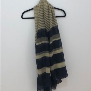 Lightweight scarf